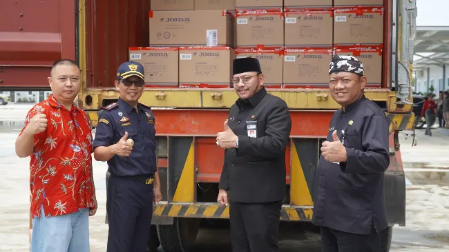 Bea Cukai Jateng DIY Kawal Ekspor Perdana Sepatu Olahraga