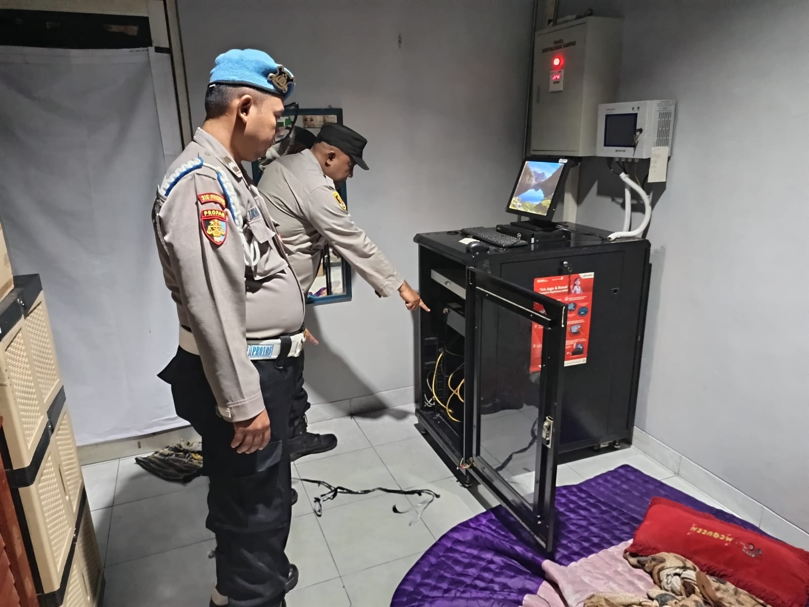 POLSEK BABELAN PERIKSA TKP PERAMPOKAN SPBU, 5 KARYAWAN MENJADI KORBAN