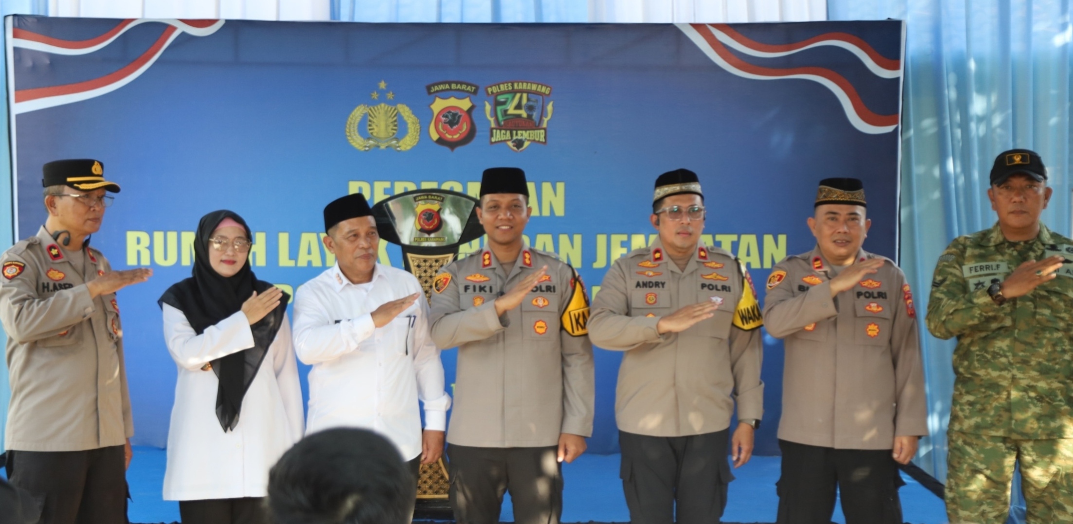 Kapolres Karawang AKBP Fiki N Ardinsyah Meresmikan Program Rulahu Dan Jembatan Di Dusun Krajan