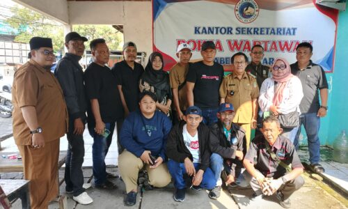 Kades Kedung Pengawas Nasarudin Sambangi Pokja Wartawan Babelan Utara