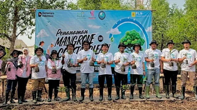 PLN Nusantara Power UP Muara Tawar Tanam 1.000 Mangrove dan Gelar Coastal Clean Up untuk Dukung Kelestarian Pesisir Bekasi