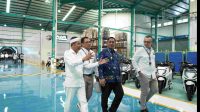 Plt Bupati Bekasi Dampingi Presiden RI Resmikan Pabrik Motor Listrik Nasional Plt Bupati Bekasi Dampingi Presiden RI Resmikan Pabrik Motor Listrik Nasional
