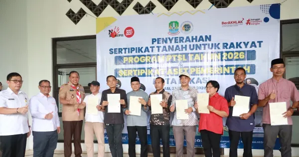 Wujudkan Tertib Administrasi, Pemkot Bekasi dan Kantah Serahkan 600 Sertifikat PTSL ke Warga